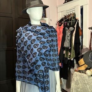 Black and blue skull scarf